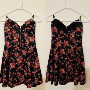 Strapless dress with front zipper